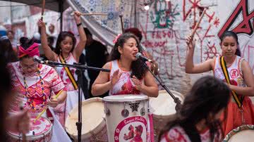 O grupo Baque Mulher se apresenta no Festival Batuques Rochdale, na Fábrica de Cultura 4.0 de Osasco - Foto: Raquel Catão