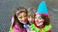 Por segurança, crianças devem estar sempre acompanhadas por um adulto responsável no Carnaval. - Foto: Canva Pro