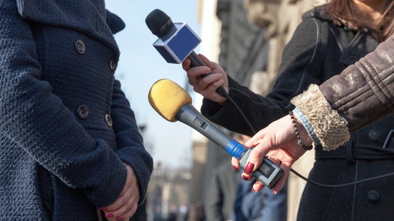 Evento abordará temas como fake news e o papel do jornalismo na sociedade contemporânea - Canva