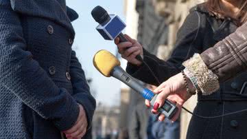 Evento abordará temas como fake news e o papel do jornalismo na sociedade contemporânea - Canva