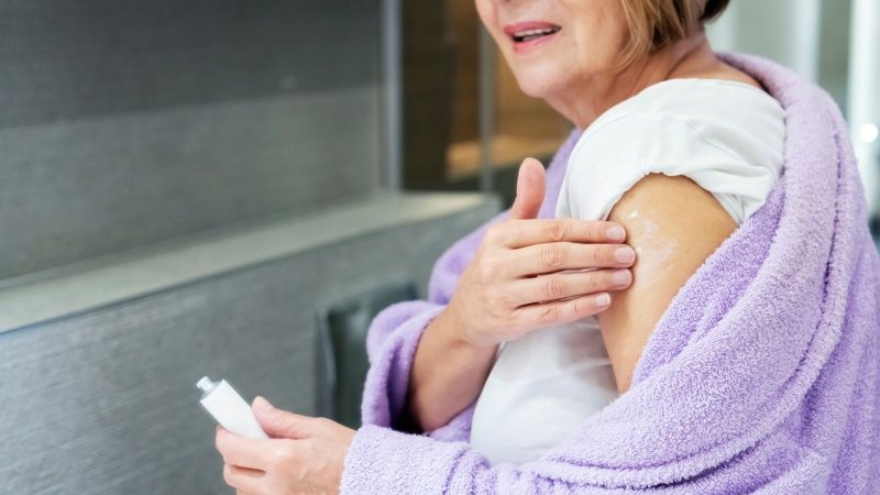 "Tarja preta" das terapias de reposição hormonal com estrógenos foi baseada em pesquisas antigas e afastou muitas mulheres do tratamento - Foto: Canva Pro