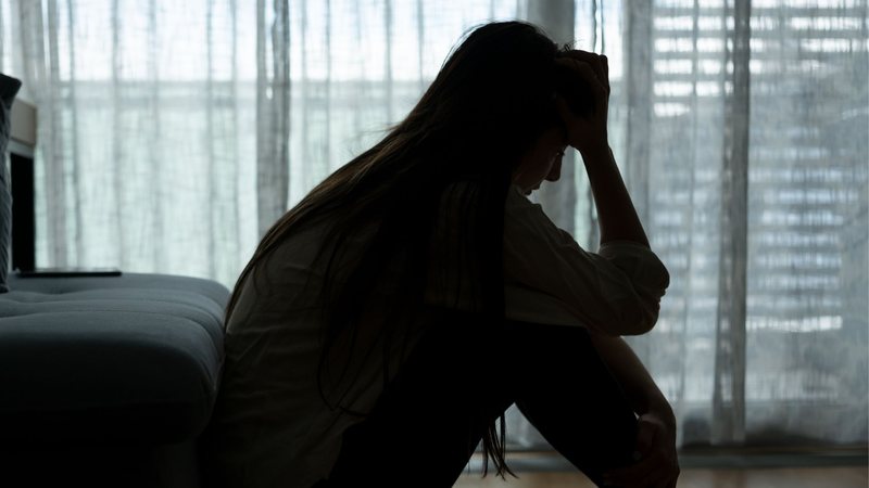 O sofrimento psíquico ainda é silencioso e carregado de estigmas - Foto: Canva Pro