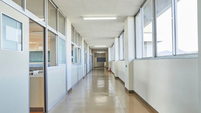 Respeito, diálogo e confiança entre famílias, educadores e a comunidade são condições de existência para qualquer país que ainda pretenda se chamar civilizado. - Foto: Canva Pro