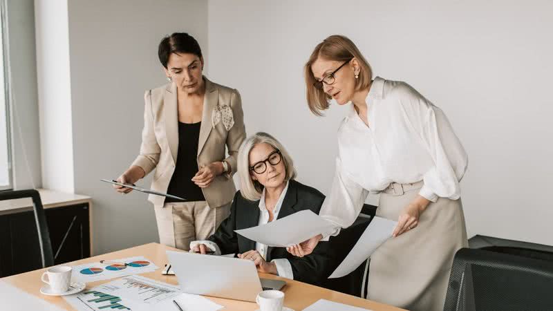 O equilíbrio entre empatia e assertividade é uma das ases da liderança feminina contemporânea. - Foto: Canva Pro