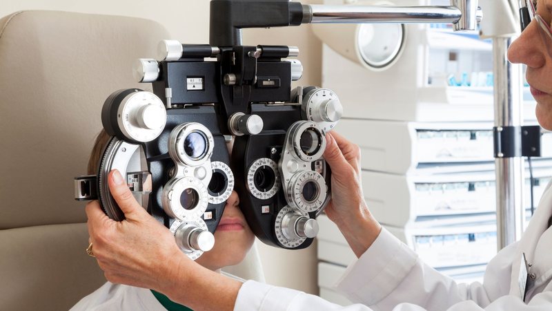 Estima-se que até os 40 anos metade dos brasileiros precisa de algum tipo de correção visual - Foto: Canva Pro