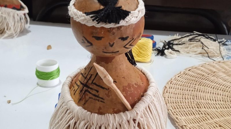 Durante a oficina, cada participante poderá confeccionar sua própria bonequinha, aprendendo técnicas tradicionais - Foto: Divulgação