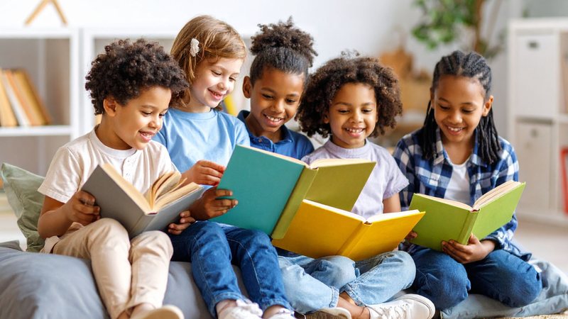 Livros: quando a palavra escrita encontra a imaginação infantil, nasce a criatividade - Foto: Canva Pro