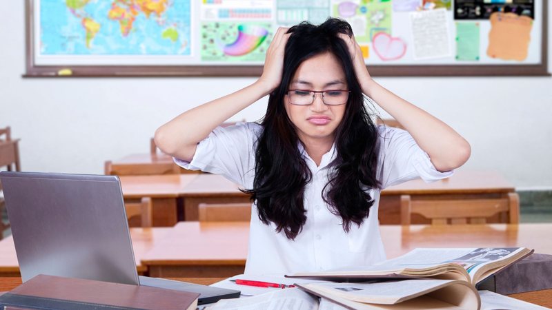 Manter equilíbrio entre estudos e bem-estar é fundamental no período que precede o ENEM - Foto: Canva Pro