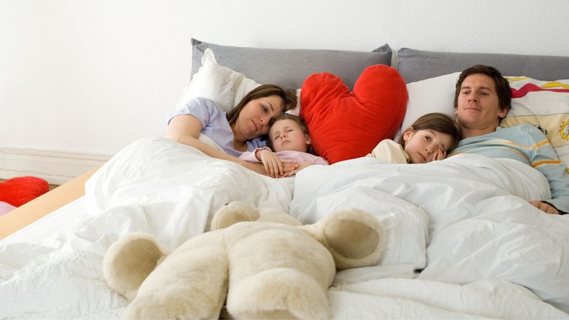 Especialista destaca a importância de avaliar a cama compartilhada como uma fase e não uma dependência - Canva