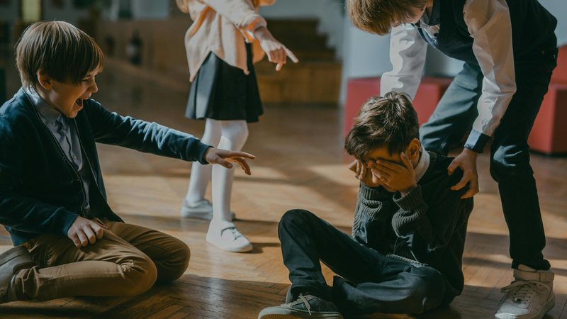 A conscientização sobre o bullying e o cyberbullying deve ser feita por meio do diálogo - Pexels