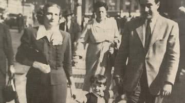 Família passeio no Viaduto do Chá nos anos 50 - Foto: arquivo pessoal da jornalista Mariana Kotscho