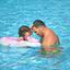Não beba enquanto for responsável por uma criança na piscina