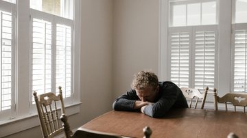 O sofrimento emocional no ambiente de trabalho tem se intensificado
