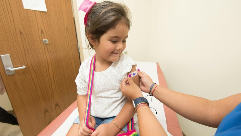 É fundamental vacinar crianças e adolescentes