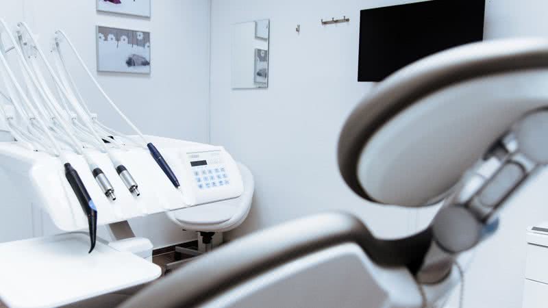 Fazer consultas regulares ao dentista é importante para manter a saúde dos dentes