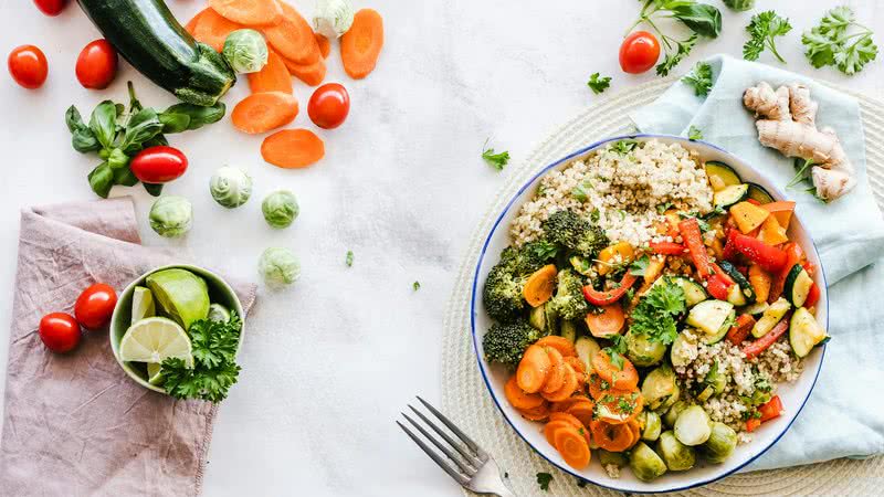 A nutrição infantil é essencial para o desenvolvimento, com proteínas vegetais sendo chave para crianças alérgicas