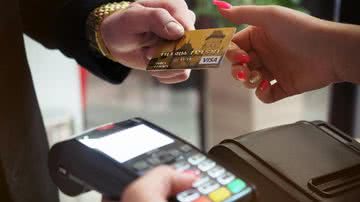 É preciso ensinar os jovens como usar o cartão de crédito com responsabilidade e consciência - pexels