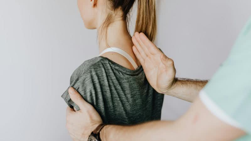 Escoliose precisa de diagnóstico correto - pexels