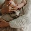 A mãe solo cuida sozinha do filho - pexels