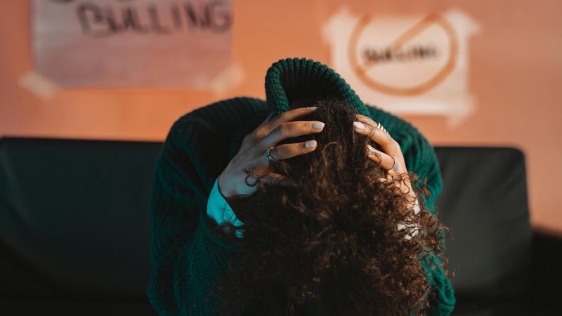 Mais da metade dos casos acontecem dentro da própria família - pexels