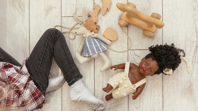 Usar bonecas como uma simulação de maternidade é um sinal possível de solidão - pexels