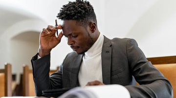 É importante os jovens reconhecerem o esforço dos pais para ter uma vide estável - pexels