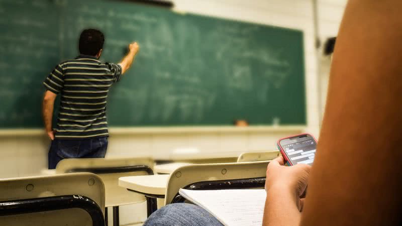 O uso do celular em sala de aula é polêmico