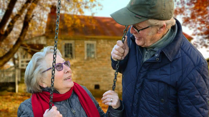 O envelhecimento populacional demanda mais atenção, pois há diversas formas de violência contra os idosos