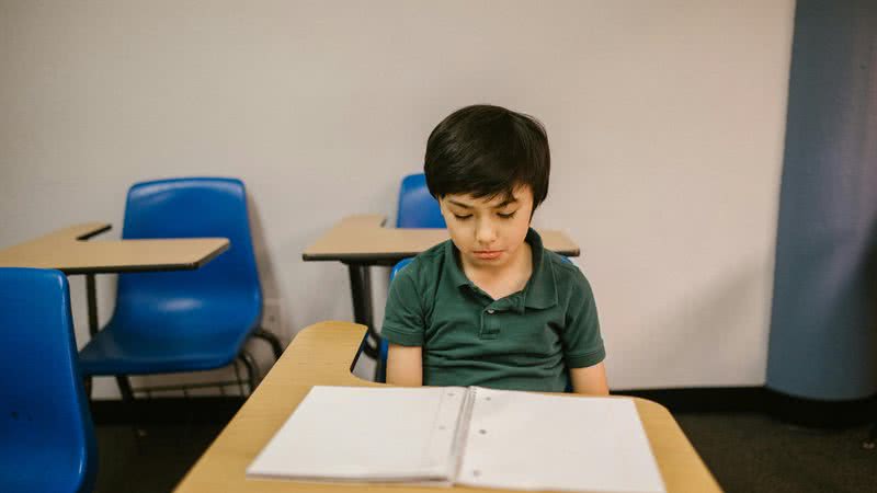 Combater o bullying nas escolas é crucial para garantir um ambiente seguro e inclusivo para todos os estudantes.