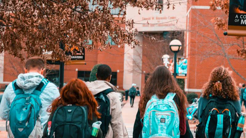 É importante os jovens concluírem o Ensino Médio