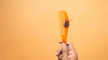 Mais da metade das mulheres no pós-menopausa relatam queda de cabelo - Pexels