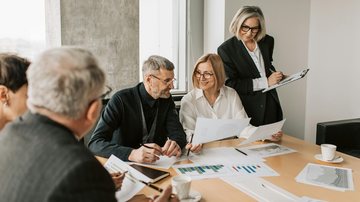 Um olhar para muheres mais velhas no mercado de trabalho - pexels