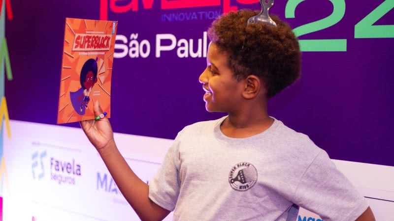 Livro Super Black é super sucesso: Lucas, de 8 anos, filho de Tatiane e inspiração para o livro