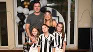 Alexandre, Thaissa Alvarenga e os filhos Chico, Maria Clara e Maria Antônia - Arquivo pessoal